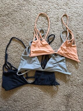 Bundle 3 acacia Santorini tops 2 small 1 medium